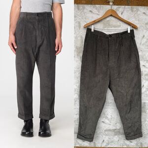 AMI Paris Tapered fit cropped broek van corduroy pants size small